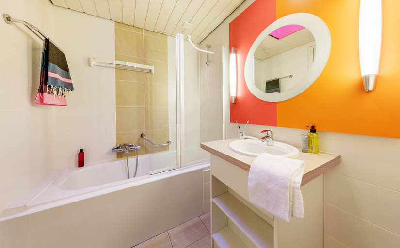 Bathroom 4, Center Parcs Les Bois-Francs, Eure