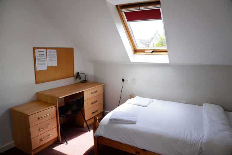 Bedroom 2, Blackmore Court