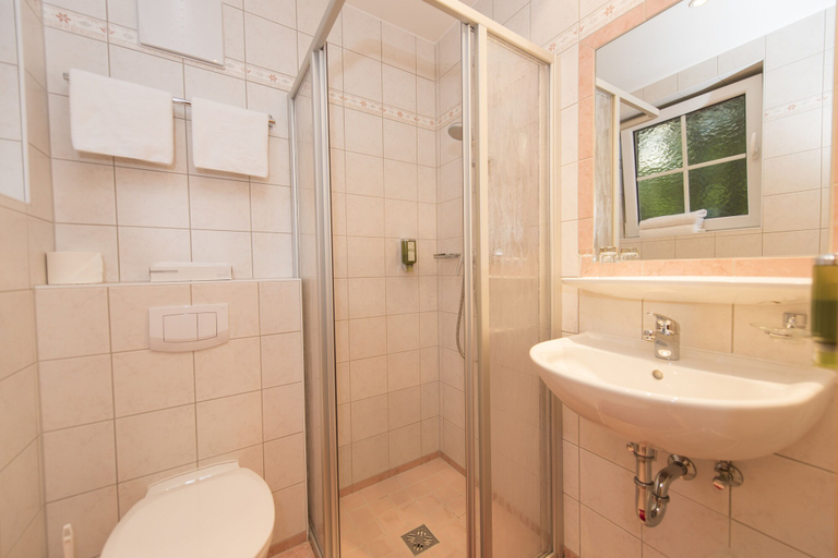 Bathroom 3, Hotel Mölltalerhof, Spittal an der Drau