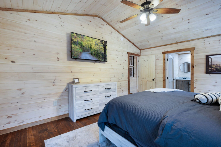 Bedroom 4, Knotty Dreams Retreat, Fannin