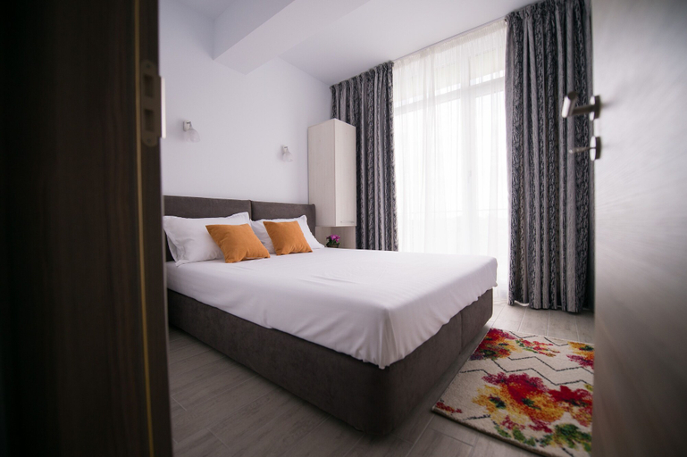 Bedroom 2, Mamaia Alezzi, Navodari