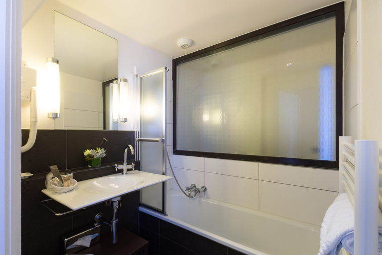 Bathroom 5, Villa 81, Calvados