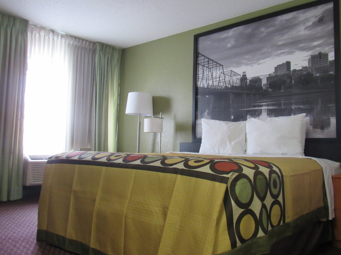Bedroom 2, Super 8 by Wyndham New Cumberland, York