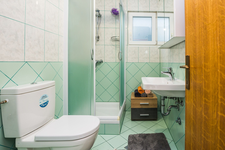 Bathroom, Apartment Vujeva, Vir