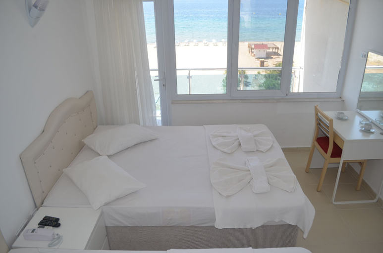 Bedroom 4, Yasmin Hotel, Ayvalık