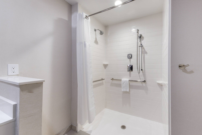 Bathroom 5, Fairfield Inn & Suites by Marriott Charlotte Belmont, Gaston