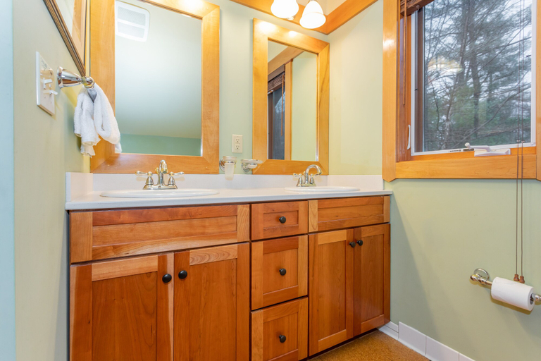 Bathroom 4, Lake Effect, Garrett