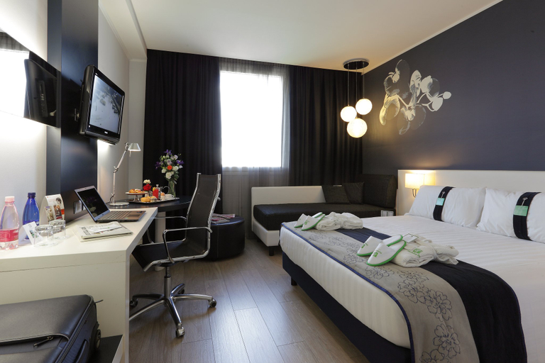 Bedroom 4, Holiday Inn NORD-ZARA by IHG, Milano