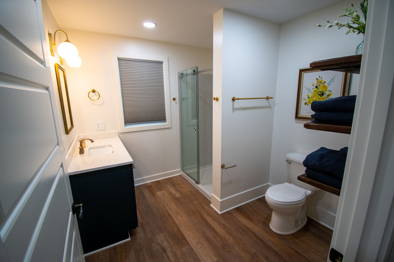 Bathroom 4, Mission Springs Resort, Bayfield