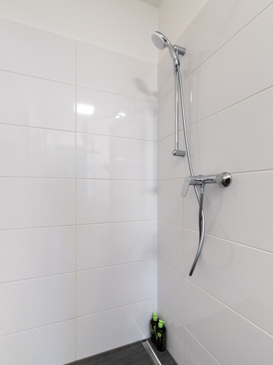Bathroom 3, Limehome Klagenfurt Karfreitstraße, Klagenfurt