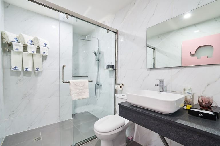Bathroom 4, Sapphire Hotel Silom Bangkok, Bang Rak