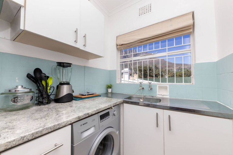 Others 5, Bright and Homey 1 Bedroom in Gardens, City of Cape Town
