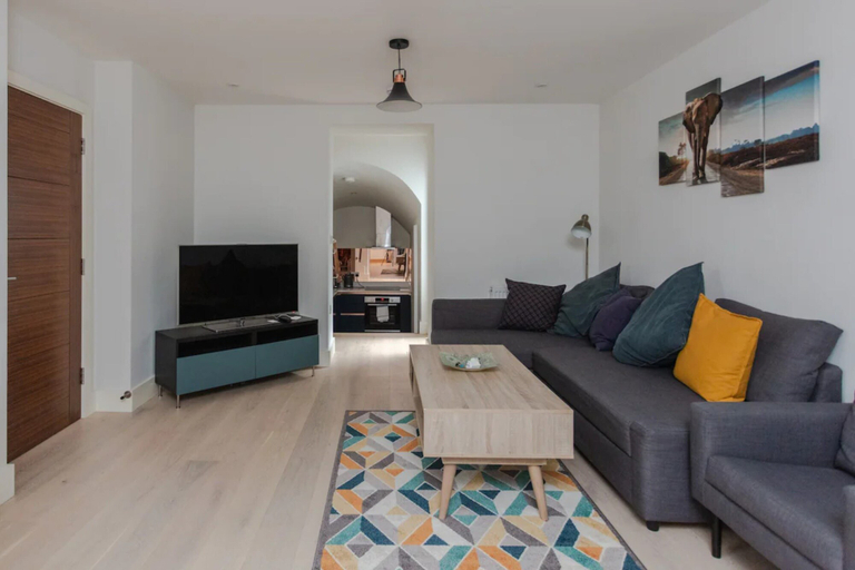 Others 4, Spacious and Modern Apartment in Pimlico, London