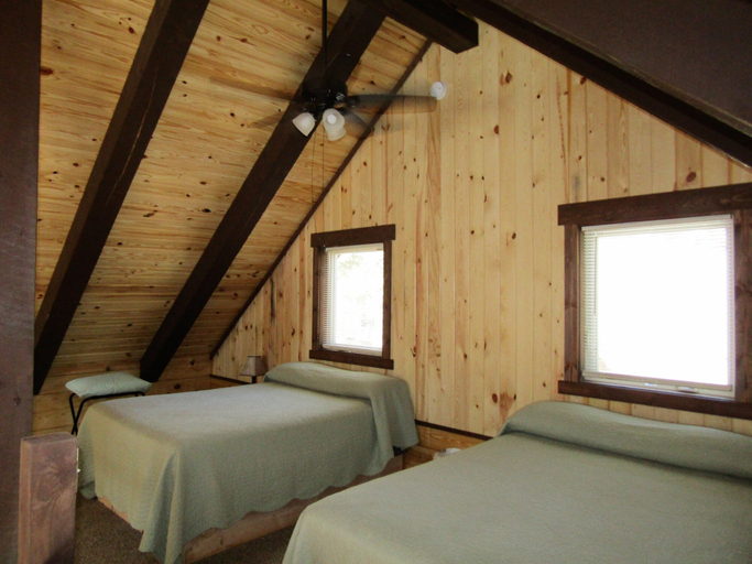 Bedroom 2, Freedom Ridge Cabins, Pennington
