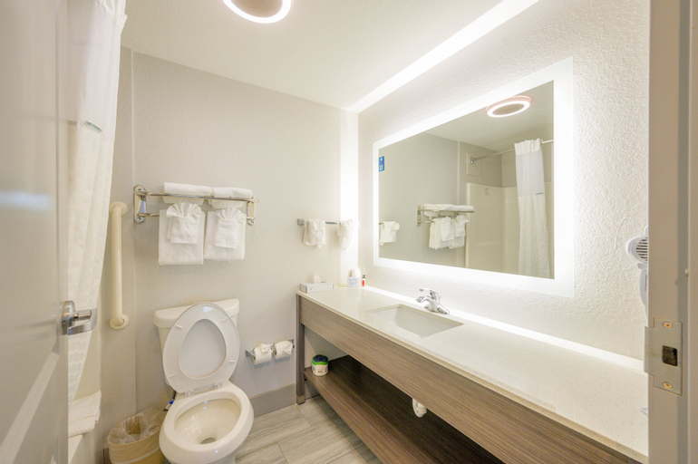 Bathroom 22
