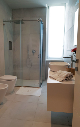Bathroom 4, AR Boutique Apartments, Bergamo