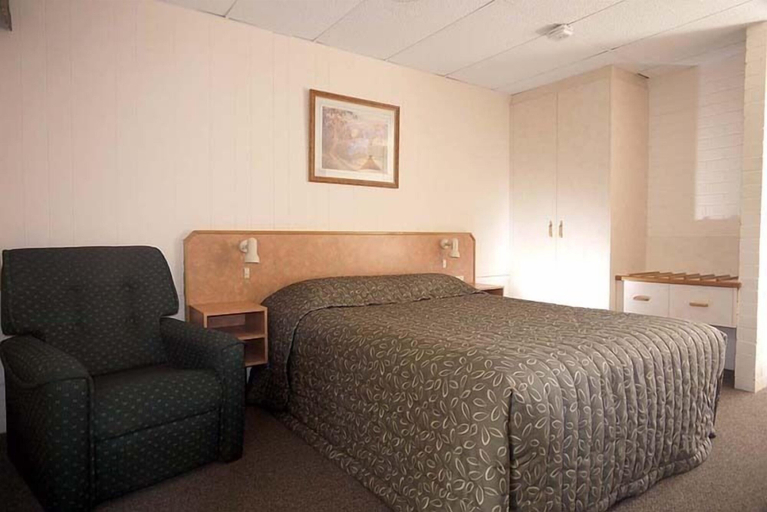 Bedroom 3, Peppercorn Motel, Belyando