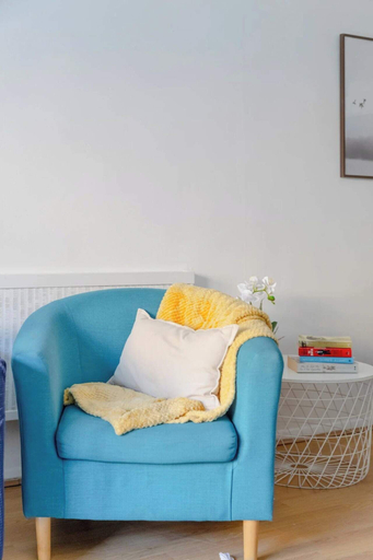 Others 3, Lovely 4 Bed House w Garden, 1 Stop to Waterloo, London