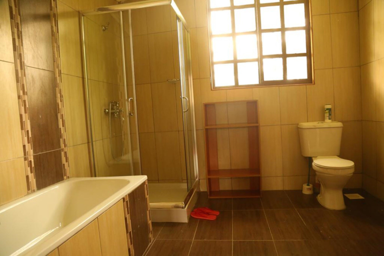 Bathroom, White Thorn Cottages, Gilgil
