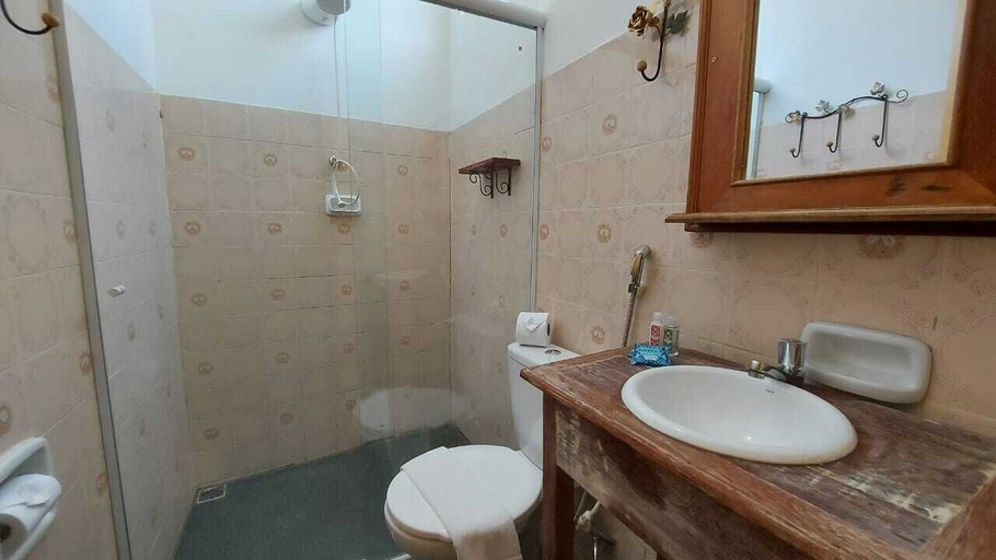 Bathroom 5, Rancho da Serra Pousada, Tiradentes