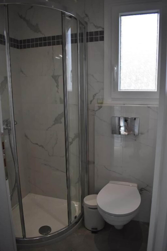Bathroom 5, Tsonas apartments, Ionian Islands