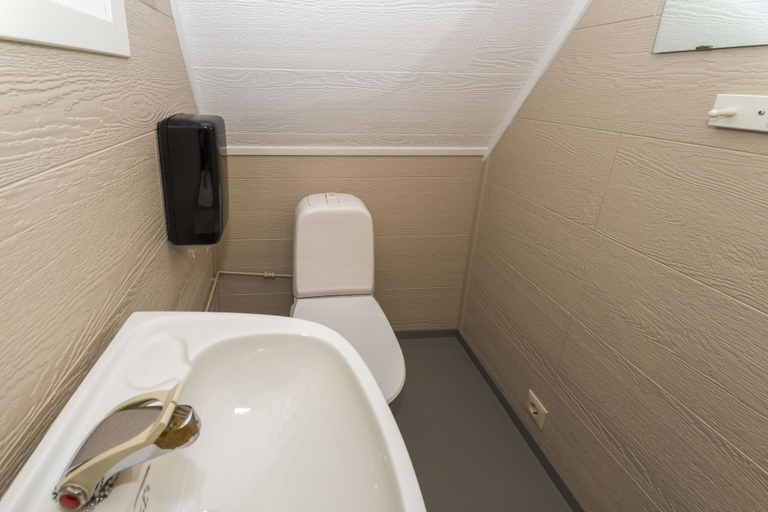 Bathroom 4, Sandvika Camping, Vågan