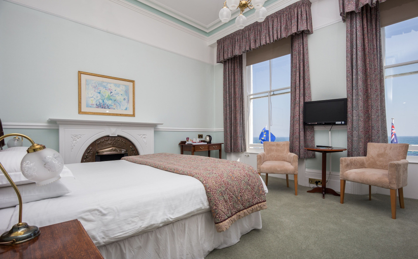 Bedroom 4, The Queens Hotel, Cornwall