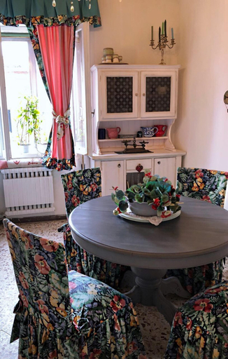 In-room dining, Umberty House, Mantua