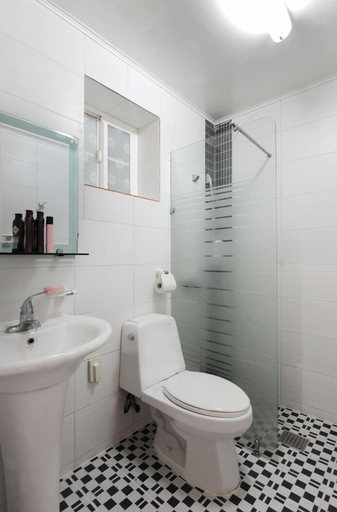 Bathroom, Geoje Floria Pension, Geoje