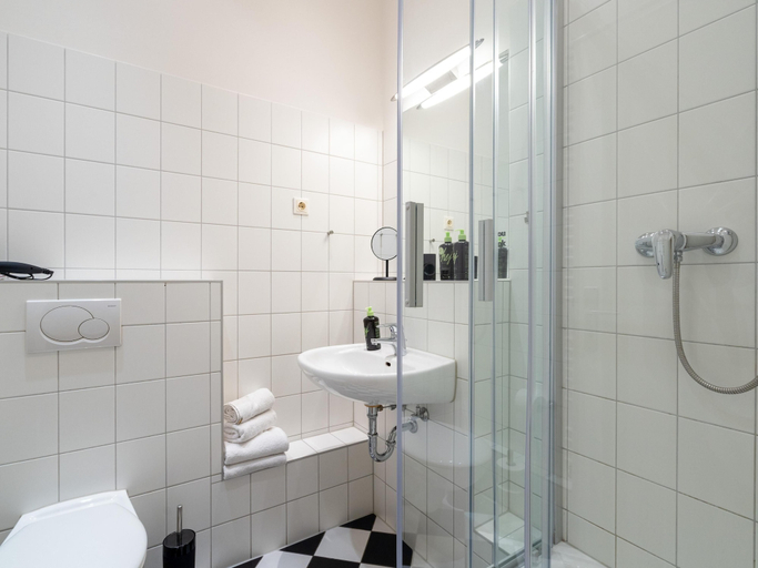 Bathroom 3, Limehome Berlin Malmöer Straße, Berlin