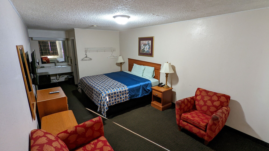Bedroom 2, Eufaula Inn, McIntosh