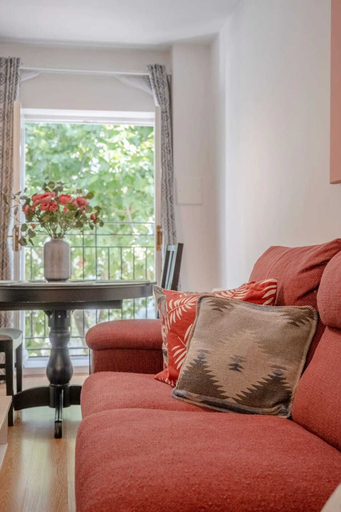 Others 4, Bright 1 Bedroom Flat in Kensington Olympia, London