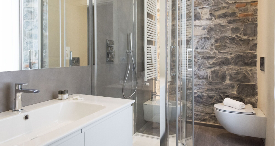 Bathroom 4, JOIVY Elegant 1BR Flat Near City Centre, Como