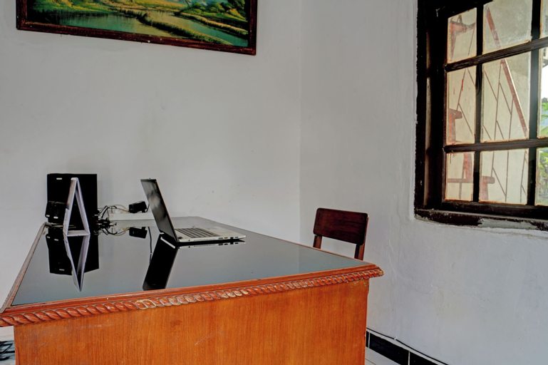 Public Area 2, SPOT ON 92856 Home Stay Syariah Aom Kusman, Sukabumi