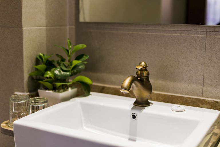 Bathroom 4, Sunflower CBQ Hotel, District 1