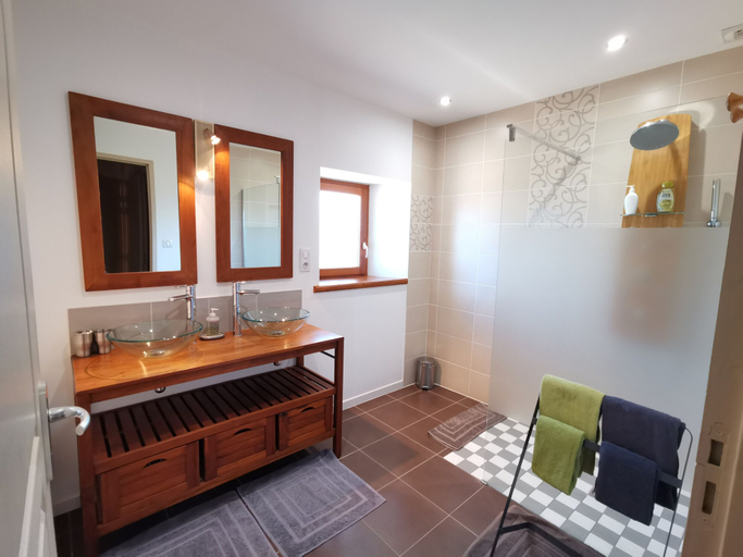 Bathroom 5, Domaine Joseph Lafarge, Saône-et-Loire