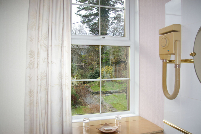 Bathroom 4, Elen's Castle Hotel, Conwy