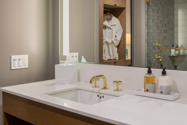 Bathroom 4, The Hi-Lo, Autograph Collection, Multnomah