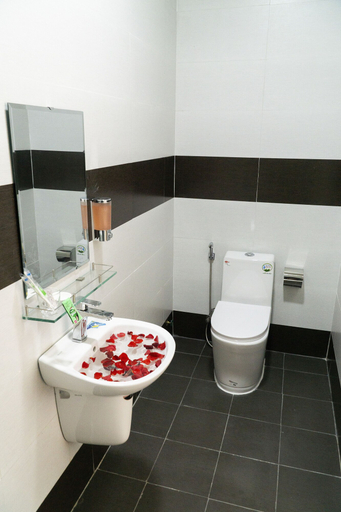 Bathroom 4, Golden Soulmate Homestay, Da Nang