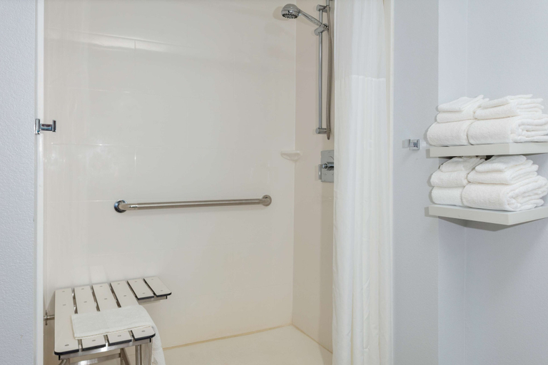 Bathroom 4, Hampton Inn by Hilton Concord/Bow, Merrimack