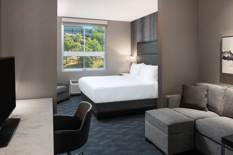Bedroom 3, Fairfield Inn & Suites by Marriott Boston Waltham, Middlesex