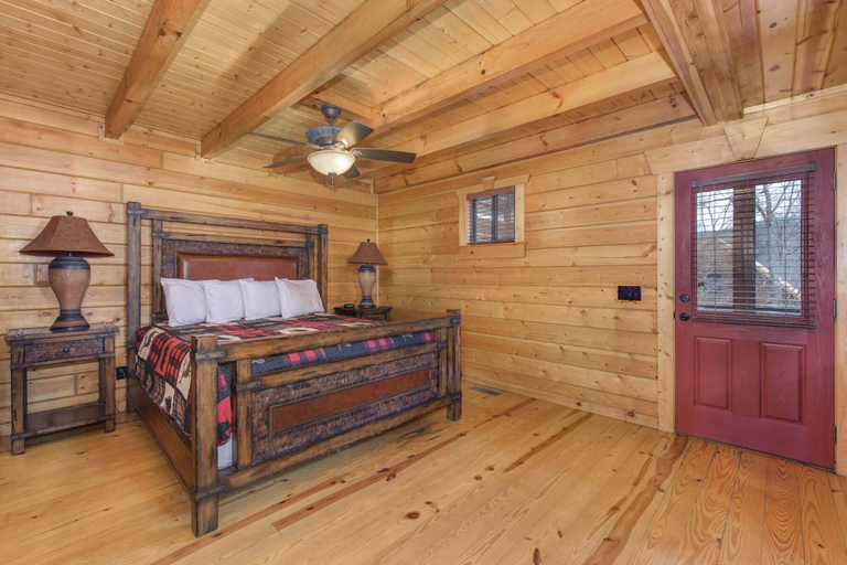 Bedroom 2, Bearly Behaving, Sevier