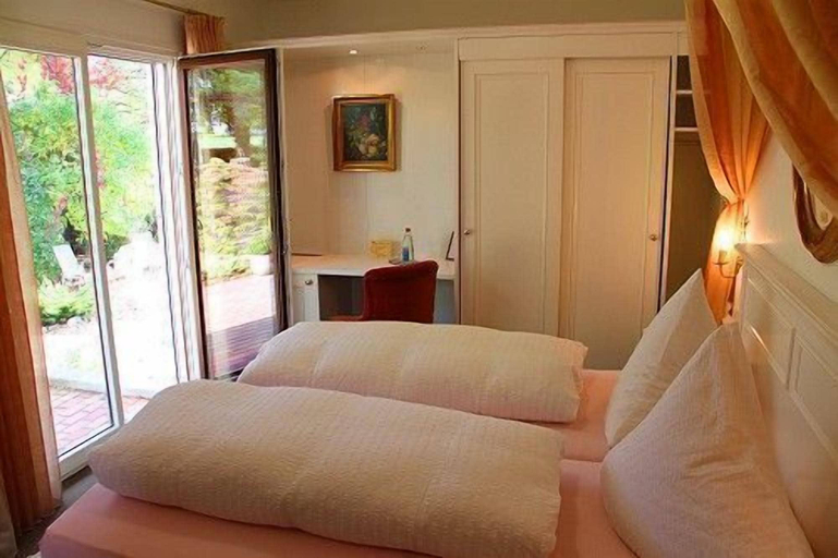 Bedroom 2, Schwarzwaldhotel & Restaurant Stollen, Emmendingen