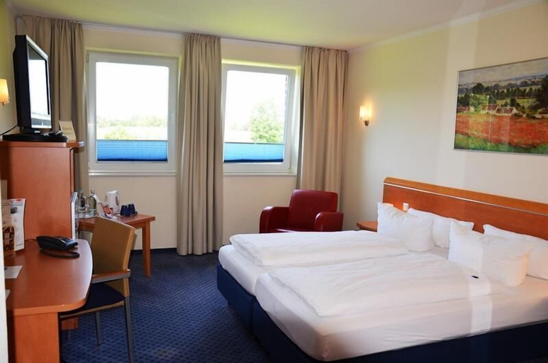 Bedroom 2, Hotel Aquamarin, Emsland