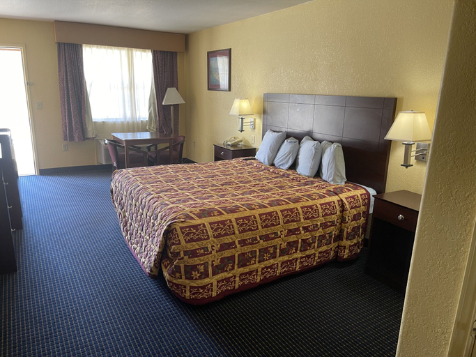 Bedroom 2, Gun Barrel Executive Inn, Henderson