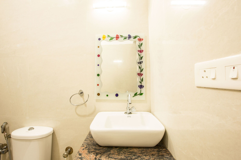 Bathroom 3, Taalva Morjim, North Goa