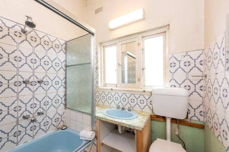 Bathroom, 3 Bedroom Unit in the Heart of Beautiful Northcote, Melbourne