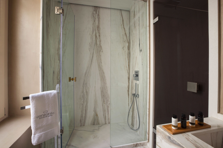 Bathroom 5, Consolato Boutique, Crete