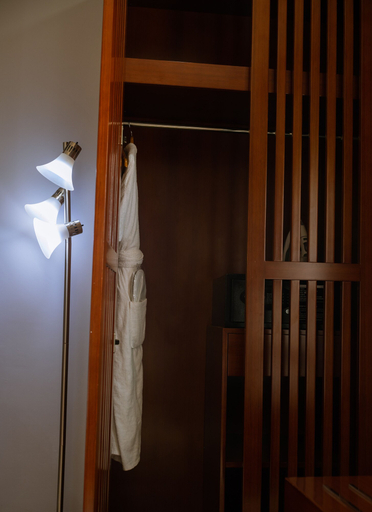 Bathroom 5, Crismon Hotel, Tema