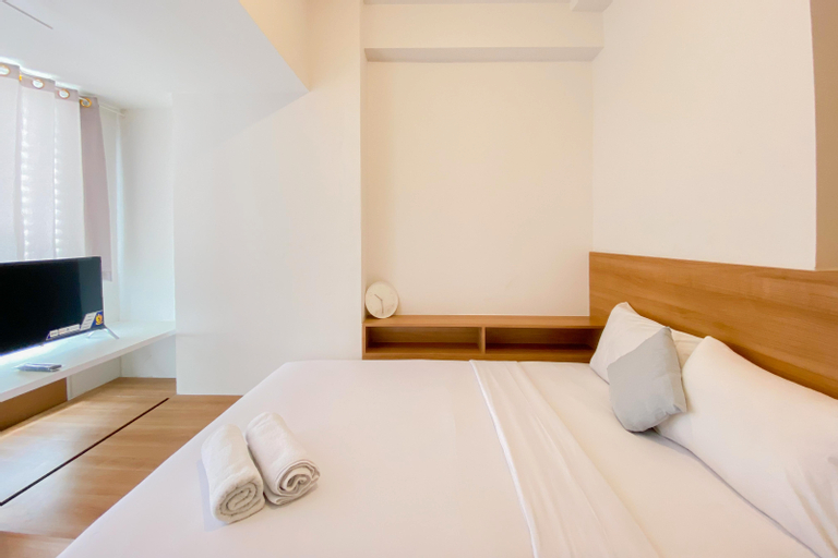Warm and Simply Look Studio Apartment at Tokyo Riverside PIK 2 By Travelio, Tangerang
